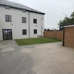 Holden Court Apartments - Apt 3