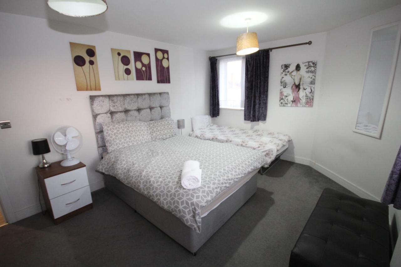 Holden Court - 3 * West Drayton (Middlesex)