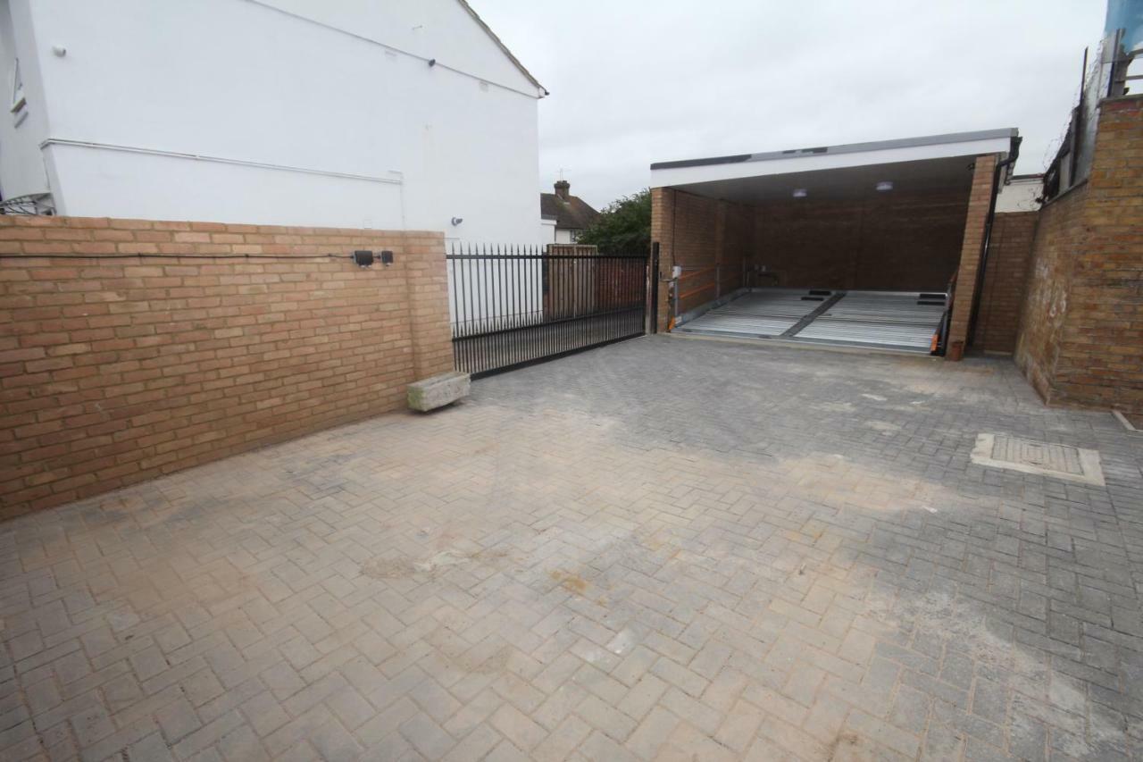 Holden Court - 3 West Drayton (Middlesex)